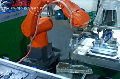 爾必地上下料機(jī)器人流水線作業(yè)現(xiàn)場案例視頻