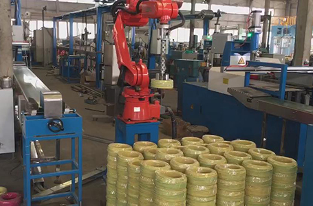 爾必地機械手為電線生產廠家代替人工作業(yè)，電線搬運視頻演示